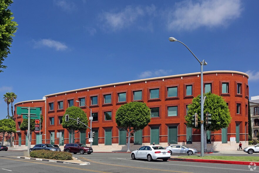 350 S Beverly Dr, Beverly Hills, CA à louer - Photo du bâtiment - Image 2 de 5