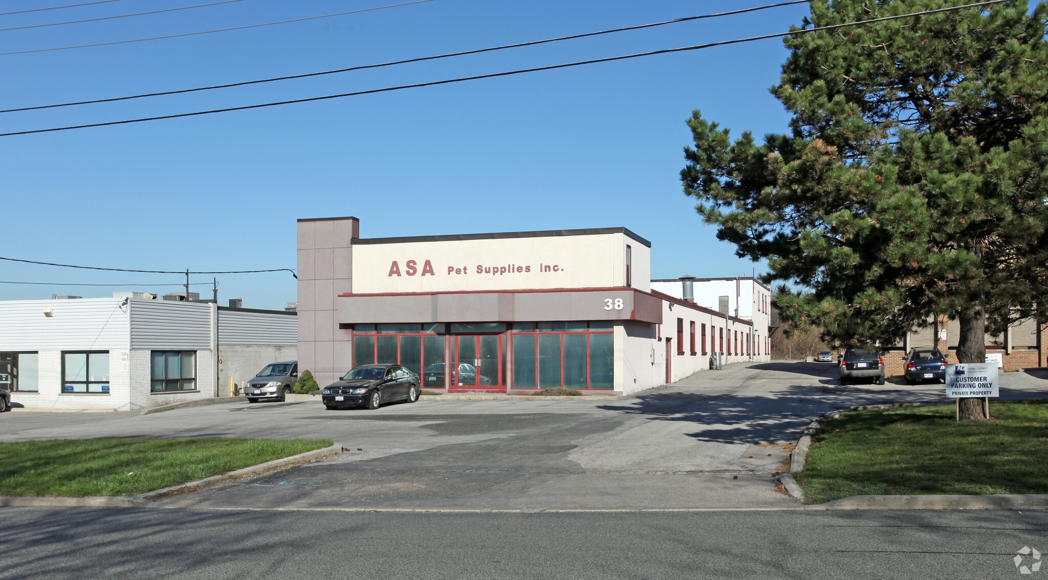 38 Carnforth Rd, Toronto, ON for lease Primary Photo- Image 1 of 3