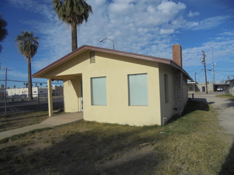 155 N 1st St, Blythe, CA à vendre - Photo du b timent - Image 2 de 14