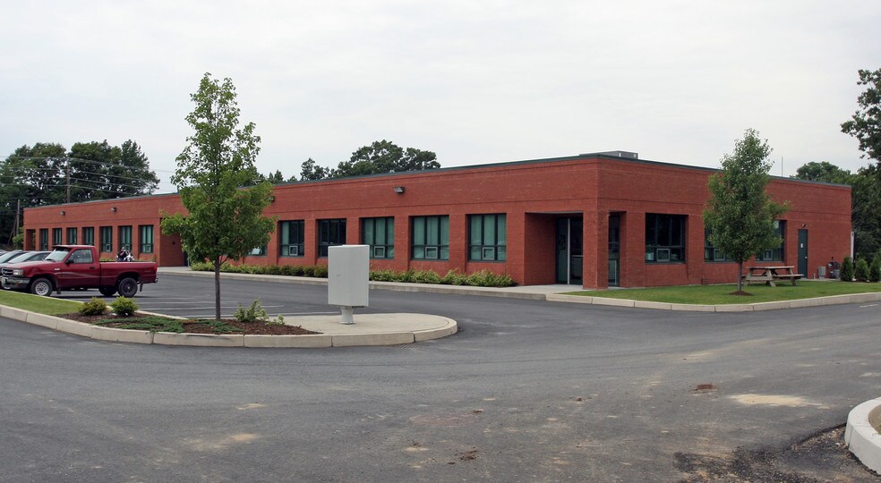 24 Albion Rd, Lincoln, RI à louer - Photo du bâtiment - Image 2 de 7