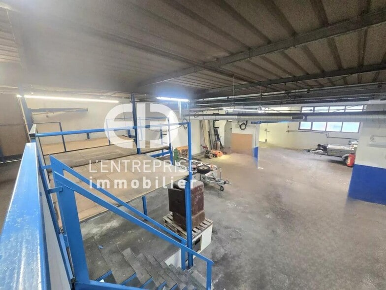 Industrial in Contes for lease - Building Photo - Image 2 of 7