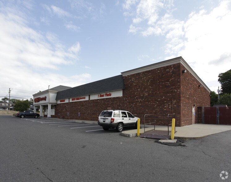 684 Foxon Rd, New Haven, CT for lease - Building Photo - Image 2 of 3