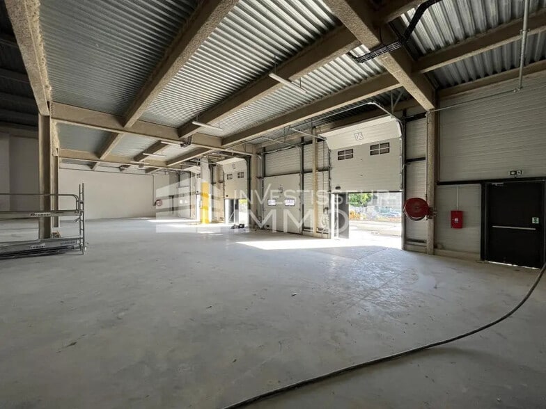 Flex in Garges-Lès-Gonesse for lease - Interior Photo - Image 3 of 6