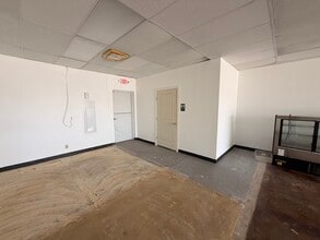 800-828 W Edmond Rd, Edmond, OK for lease Interior Photo- Image 2 of 2