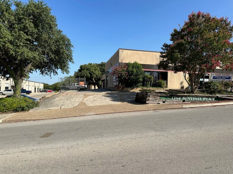 10444-10458 Sentinel St, San Antonio, TX à louer - Photo du bâtiment - Image 3 de 9