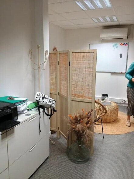 41 Avenue Amédée Mercier, Bourg-en-Bresse for lease - Interior Photo - Image 2 of 14