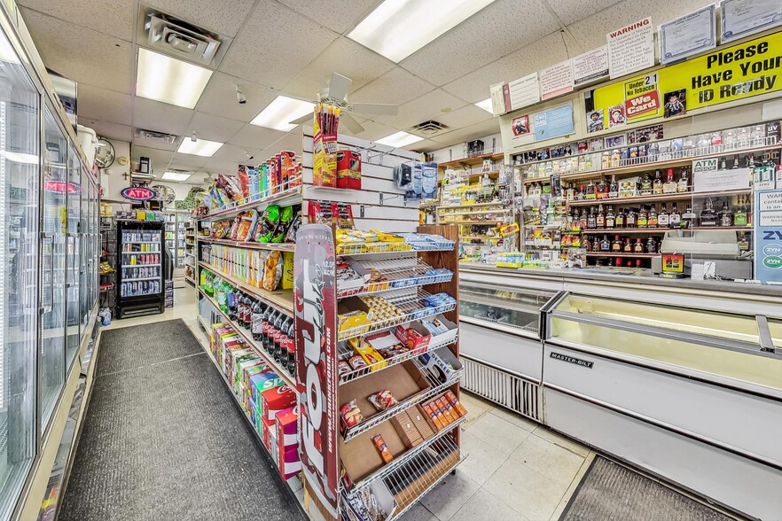 3814 N Clark St, Chicago, IL à vendre - Photo du bâtiment - Image 2 de 17