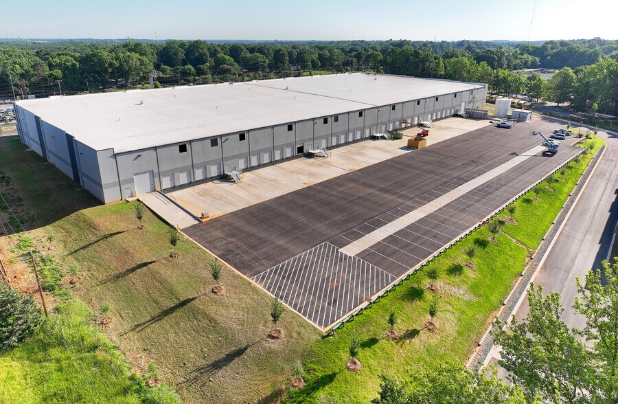6830 Orr Rd., Charlotte, NC à louer - Photo du bâtiment - Image 3 de 4