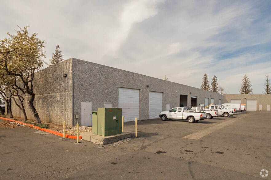 3600 Madison Ave, North Highlands, CA à louer - Photo du bâtiment - Image 3 de 8