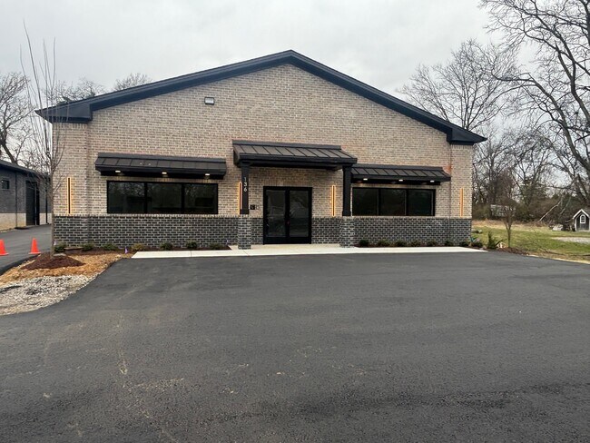 Plus de détails pour 136 Shivel Dr, Hendersonville, TN - Commerce de détail à louer