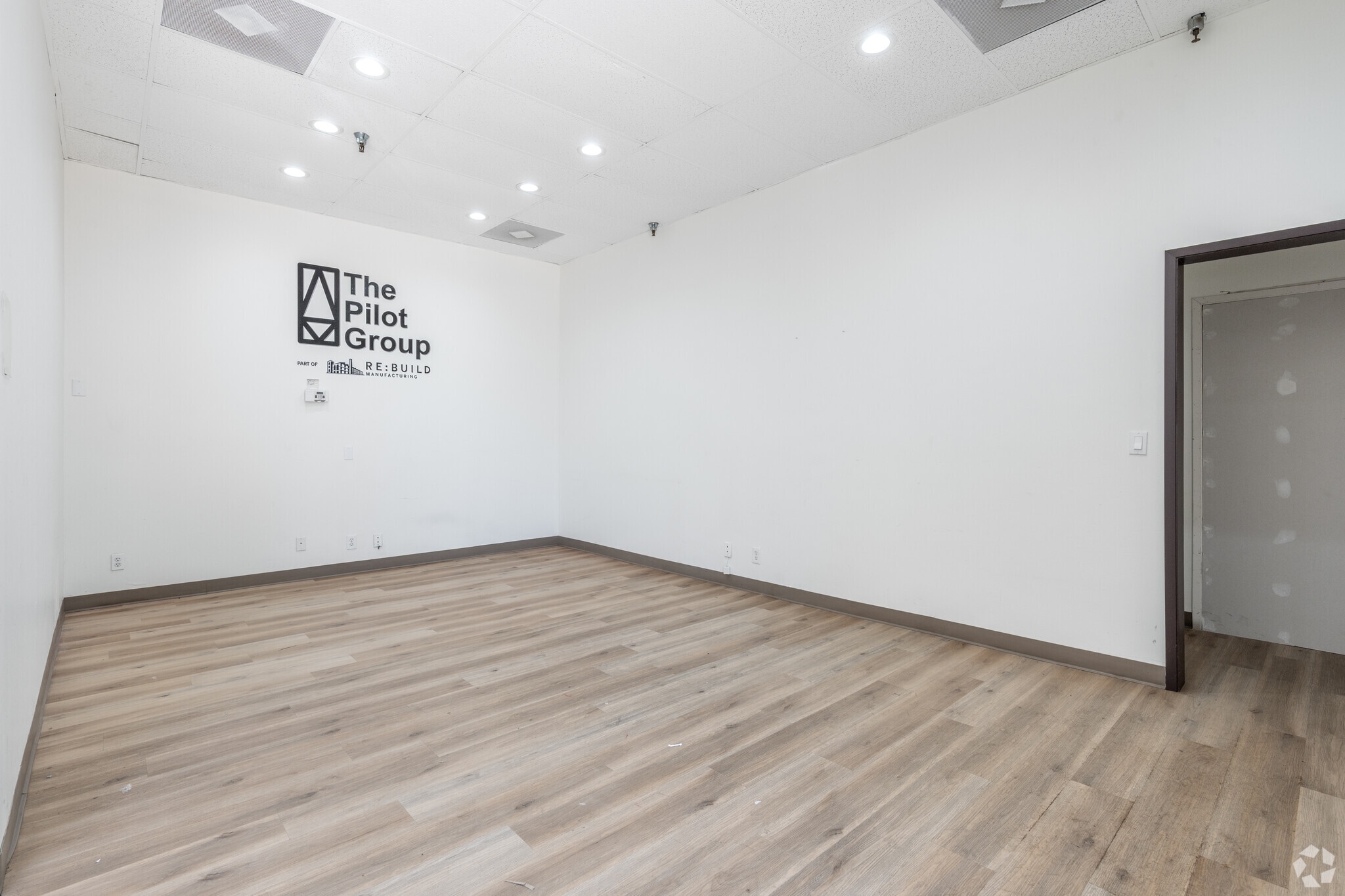 128 W Walnut Ave, Monrovia, CA for lease Lobby- Image 1 of 9