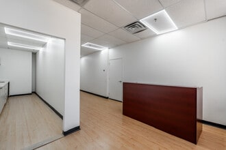 410 Rue Saint-Nicolas, Montréal, QC for lease Interior Photo- Image 2 of 10