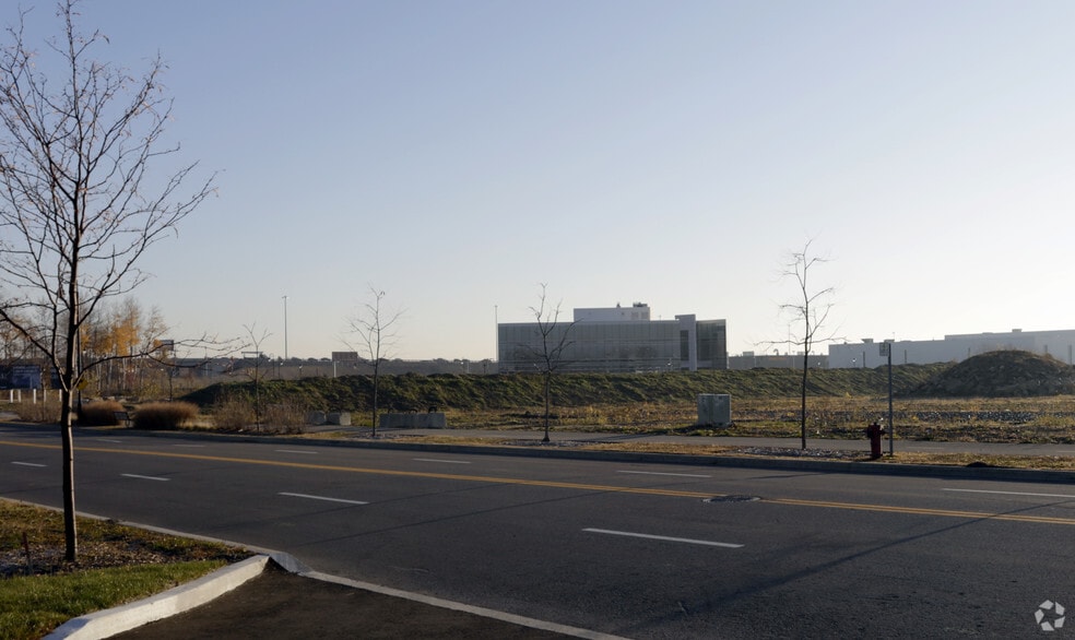 3665 Av Grandes Tourelles, Boisbriand, QC for lease - Building Photo - Image 3 of 11