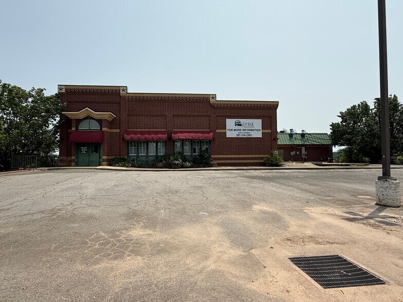 215-219 N Shackleford Rd, Little Rock, AR à vendre - Photo du bâtiment - Image 2 de 6