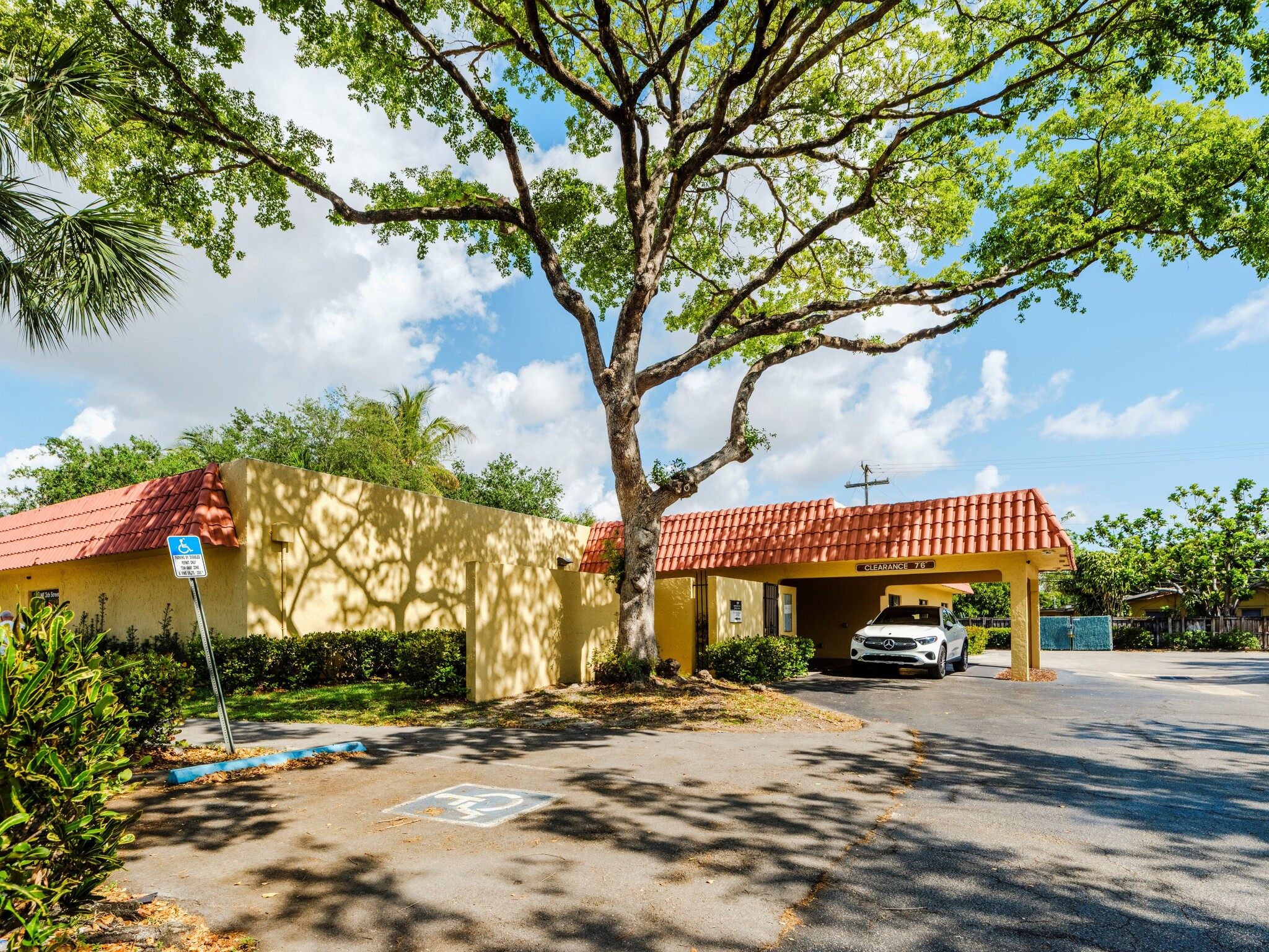 1821 NE 25th St, Lighthouse Point, FL for sale Building Photo- Image 1 of 5
