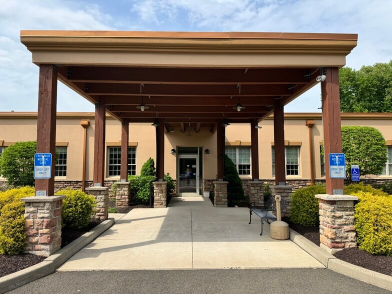 341 West St, Southington, CT for sale - Building Photo - Image 3 of 9