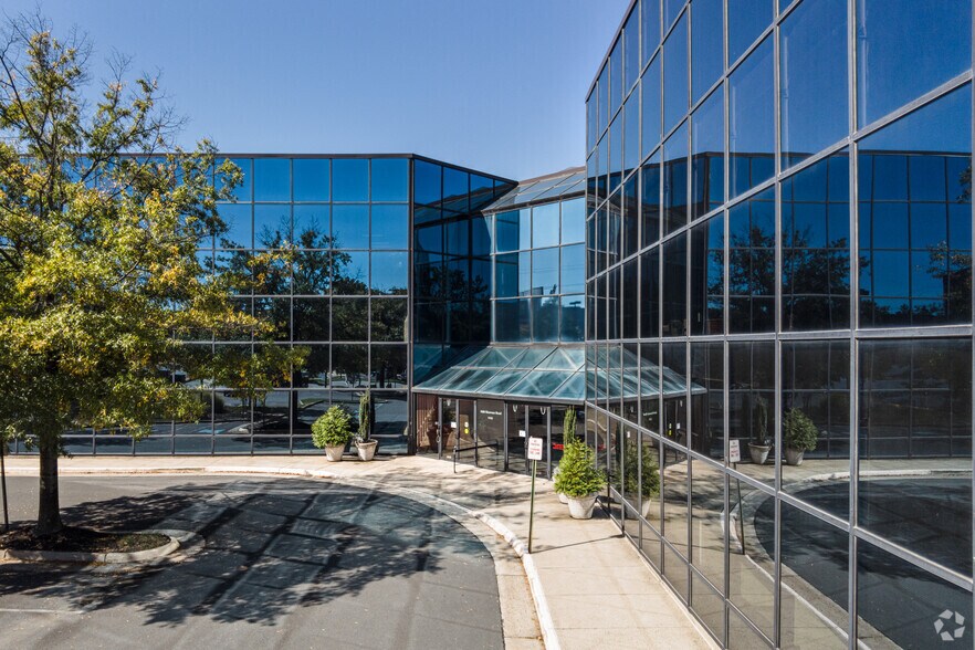 5400 Shawnee Rd, Alexandria, VA à louer - Photo du bâtiment - Image 2 de 11