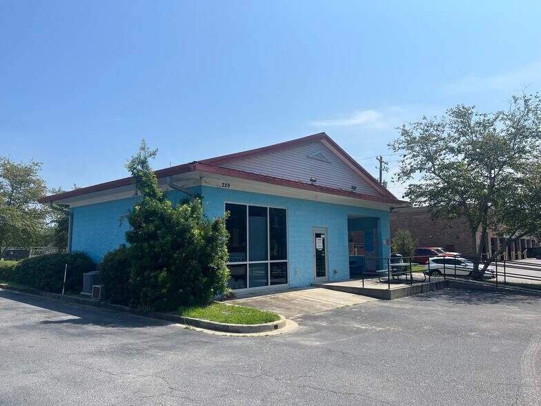 329 E 5th North St, Summerville, SC for lease - Building Photo - Image 1 of 7
