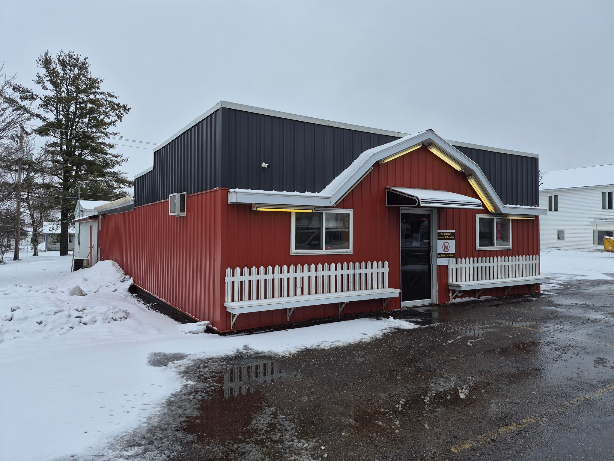 118 N 4th St, Abbotsford, WI for sale Primary Photo- Image 1 of 25