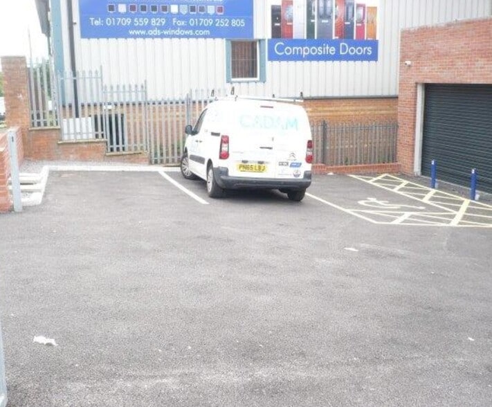 97 Blackburn Rd, Rotherham for lease - Building Photo - Image 2 of 7