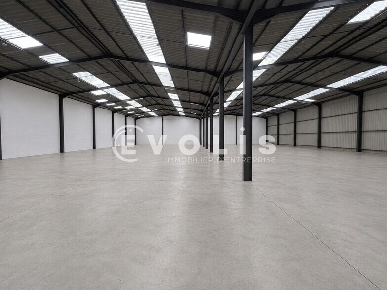 Flex in Ozoir-la-Ferrière for lease - Interior Photo - Image 3 of 5
