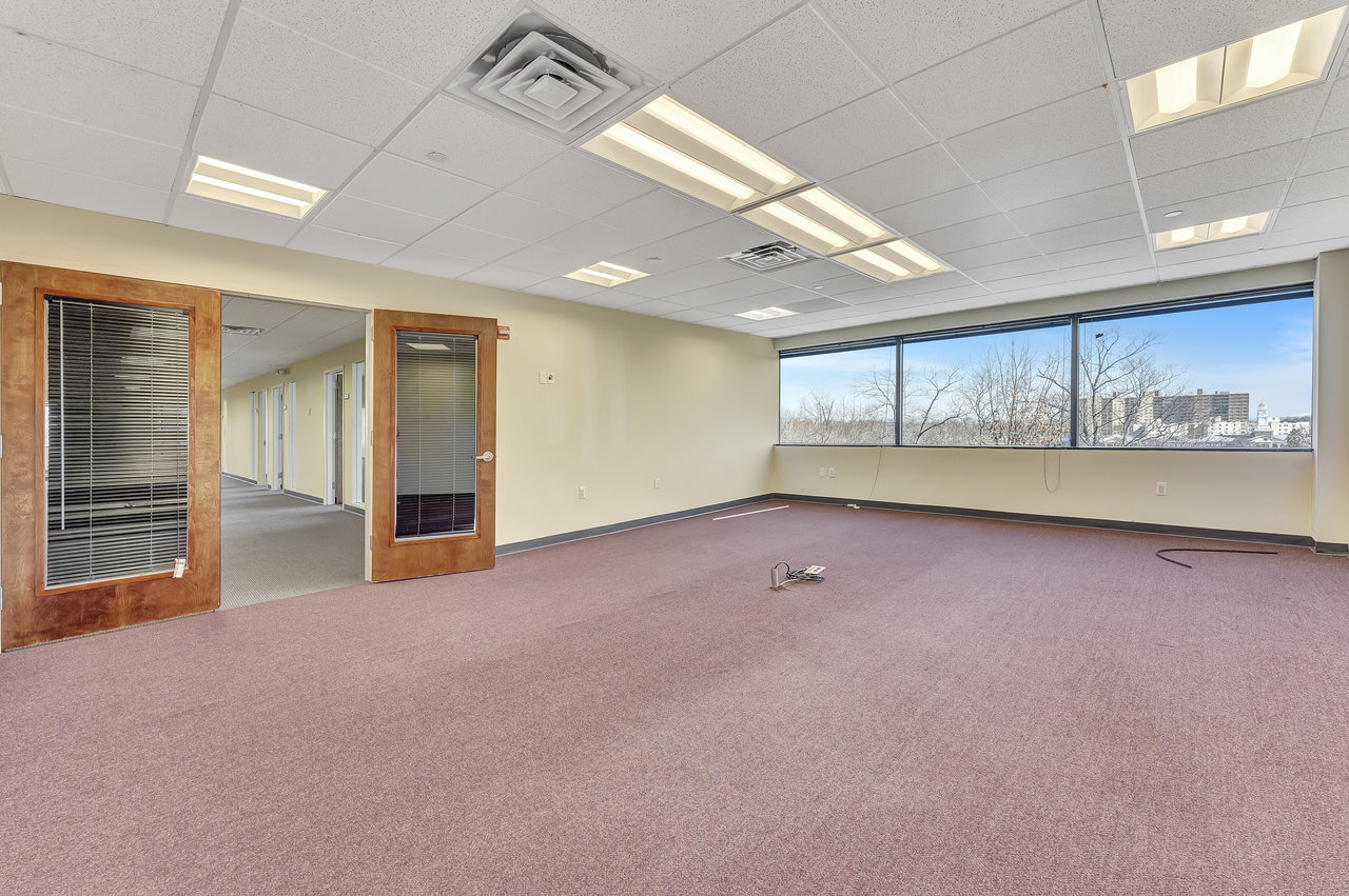 2200 Fletcher Ave, Fort Lee, NJ for lease Interior Photo- Image 1 of 9