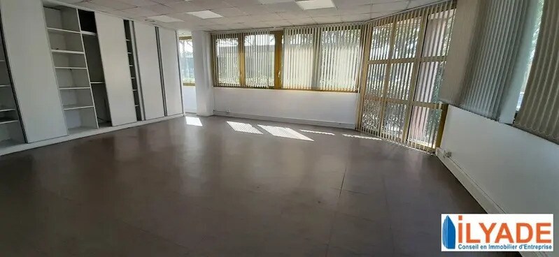 Office in Vitrolles for lease - Interior Photo - Image 3 of 4