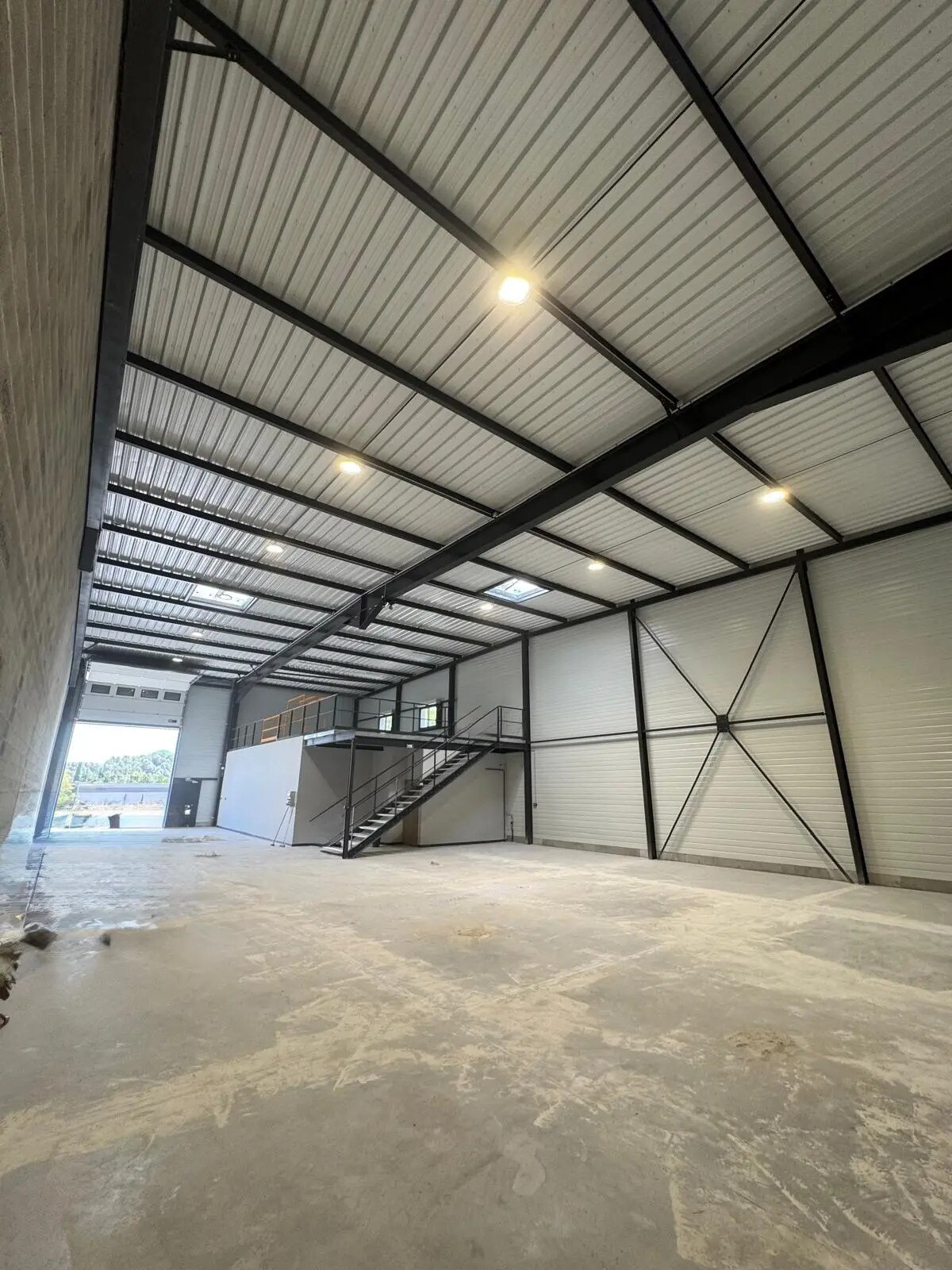 Flex in Gardanne for lease Building Photo- Image 1 of 5