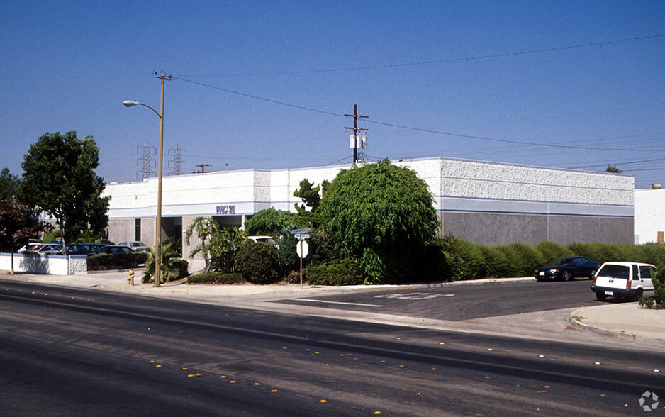 11880-11888 Western Ave, Stanton, CA for lease - Building Photo - Image 2 of 3