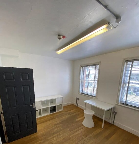 31-31A Thayer St, London for lease - Interior Photo - Image 3 of 5