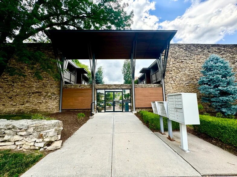 4916 Grand Ave, Kansas City, MO à vendre - Photo du bâtiment - Image 2 de 19