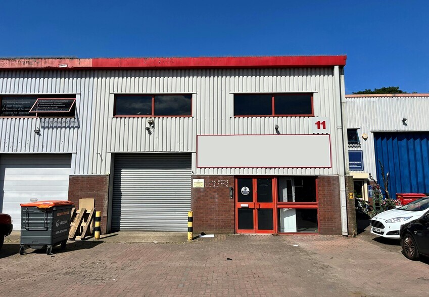 St Johns Rd, Isleworth à louer - Photo du bâtiment - Image 2 de 31