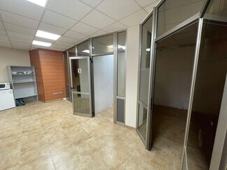 Plus de détails pour Multi-résidentiel à vendre