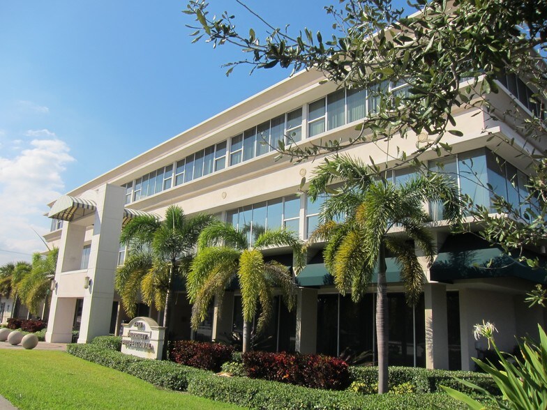 6151 Miramar Pky, Miramar, FL à louer - Photo du bâtiment - Image 2 de 8