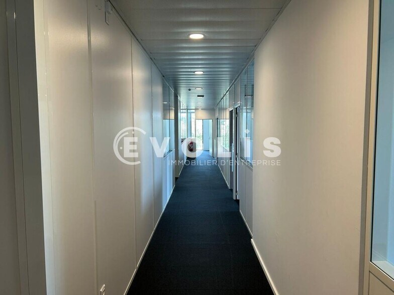 11 Avenue De Canteranne, Pessac for lease - Interior Photo - Image 3 of 5