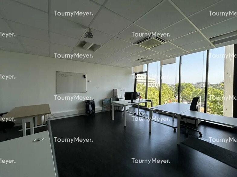 Office in Montpellier for lease - Interior Photo - Image 1 of 4