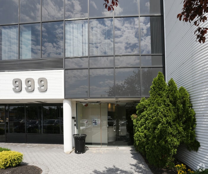 999 Walt Whitman Rd, Melville, NY for lease - Building Photo - Image 3 of 7