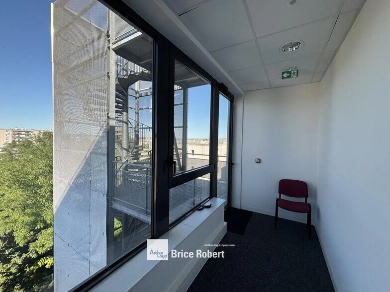 1 Bis Avenue Salvador Allende, Vaulx-en-Velin for lease - Interior Photo - Image 2 of 8