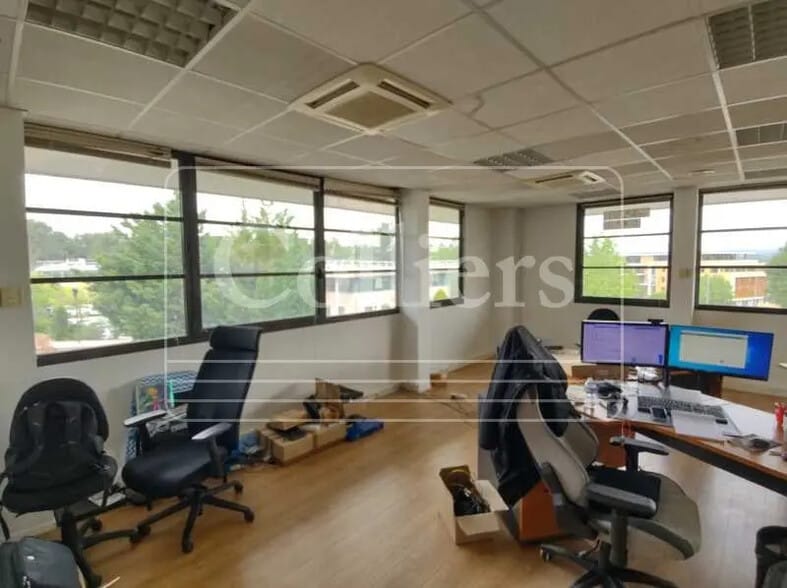 Office in Aix-en-Provence for lease - Interior Photo - Image 2 of 8
