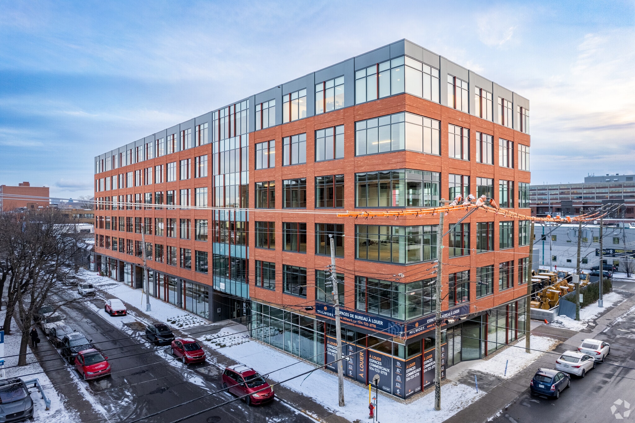 7260 Rue Saint-Urbain, Montréal, QC à louer Photo du bâtiment- Image 1 de 18