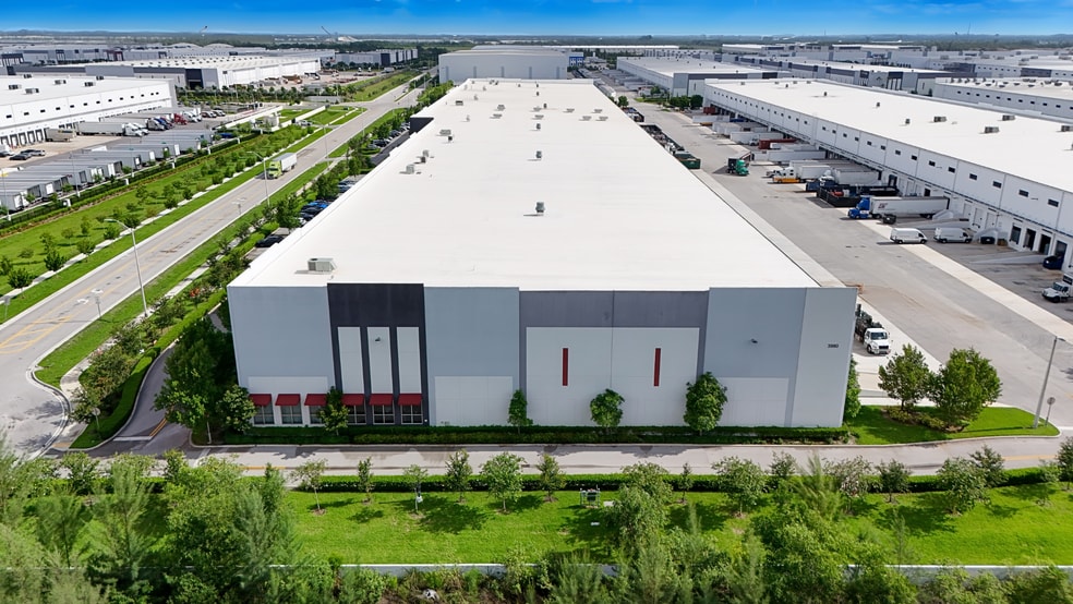 3980 W 104th St, Hialeah, FL for lease - Building Photo - Image 2 of 2