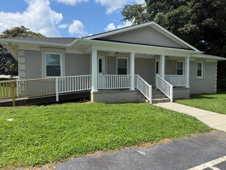 3642 N NC 16 Business Hwy, Denver, NC for lease - Building Photo - Image 2 of 12