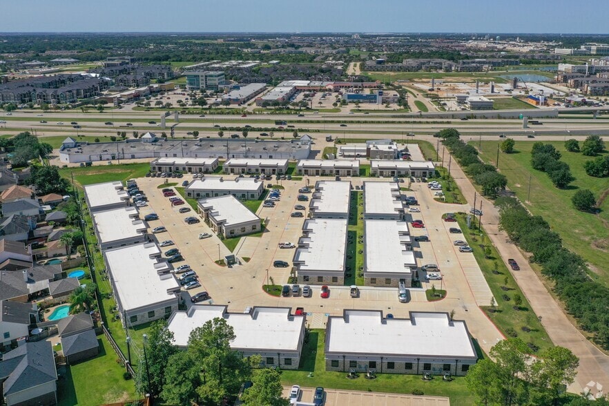 633 E Fernhurst Dr, Katy, TX for sale - Aerial - Image 3 of 8