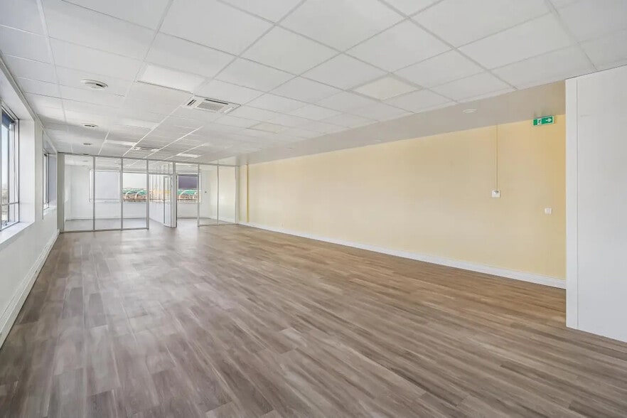Office in Villepinte for lease - Interior Photo - Image 3 of 14