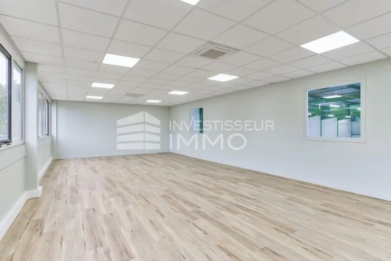 Flex dans Saint-Thibault-des-Vignes à louer - Photo du bâtiment - Image 3 de 5