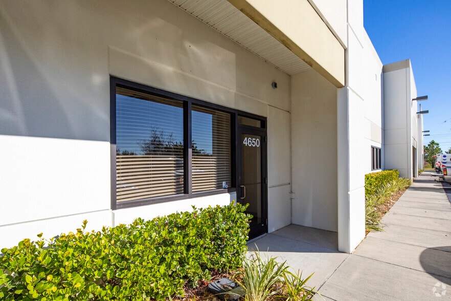 4610-4630 Eagle Falls Pl, Tampa, FL for lease - Building Photo - Image 2 of 42
