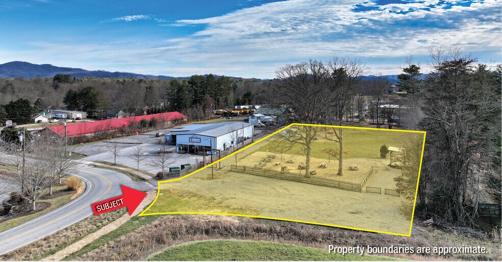 155 Underwood Rd, Fletcher, NC à vendre - Photo du bâtiment - Image 2 de 9