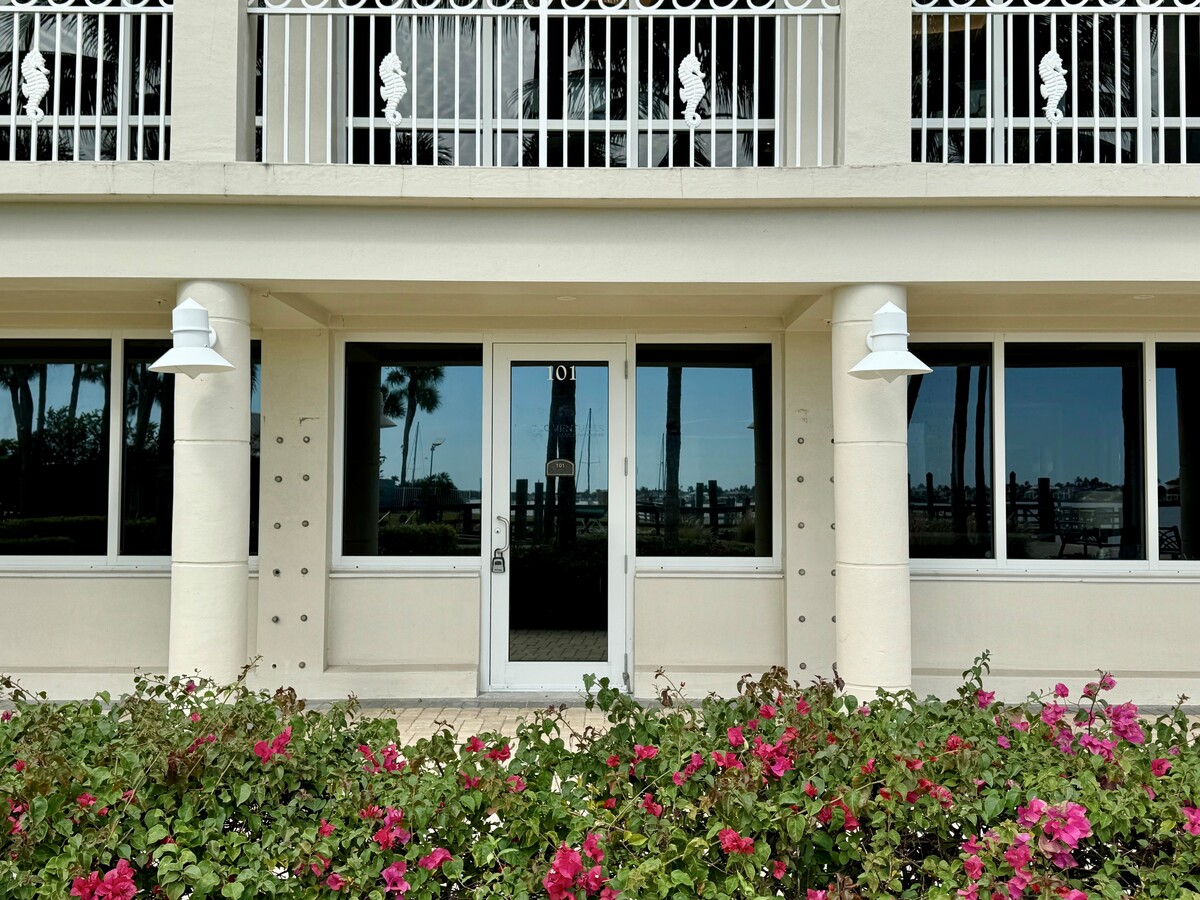 1001 10th Ave S, Naples, FL 34102 - Unité 100-101 -  - Photo intérieure - Image 2 of 5