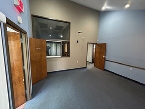 38 S Burnett Rd, Springfield, OH for sale Interior Photo- Image 2 of 5