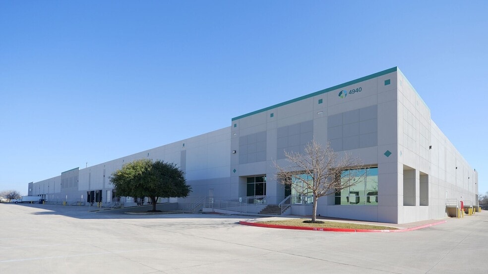 4940 Eisenhauer Rd, San Antonio, TX for lease - Building Photo - Image 1 of 5